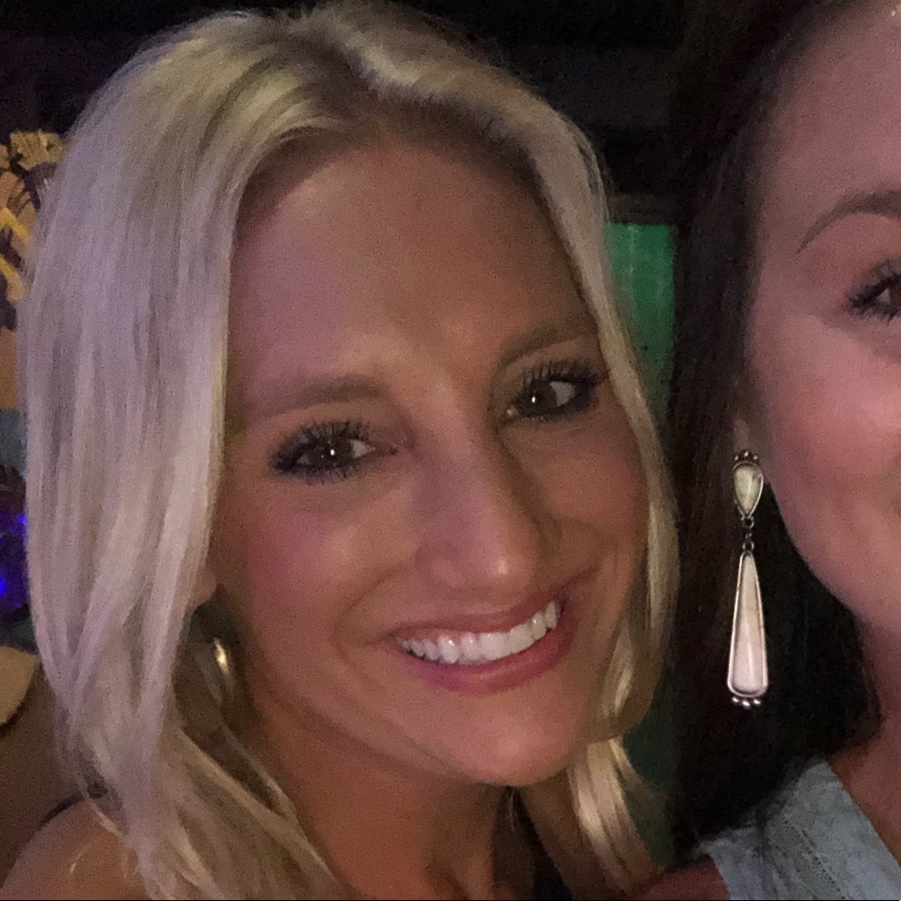 Meet your Posher, Whitney